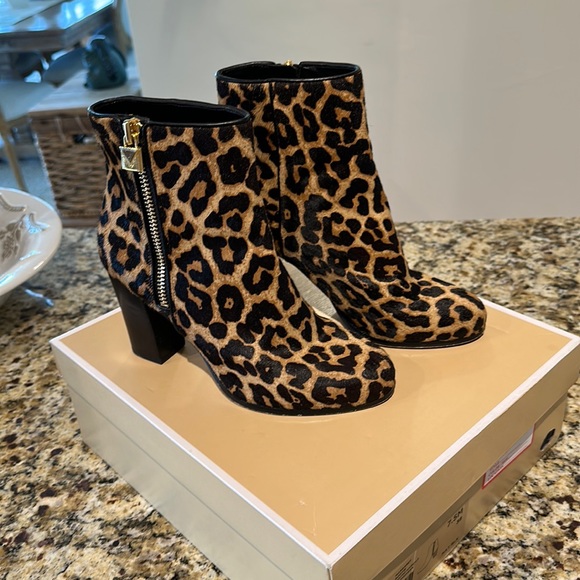 Michael Kors Margaret Bootie printed Haircalf - Picture 2 of 16